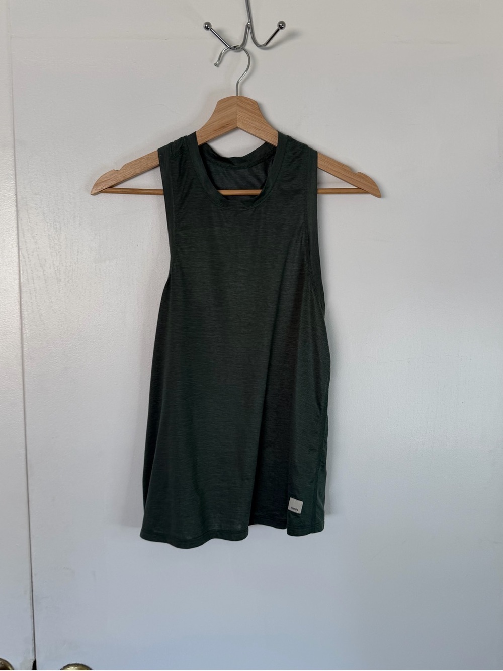 Vuori lux racer back tank